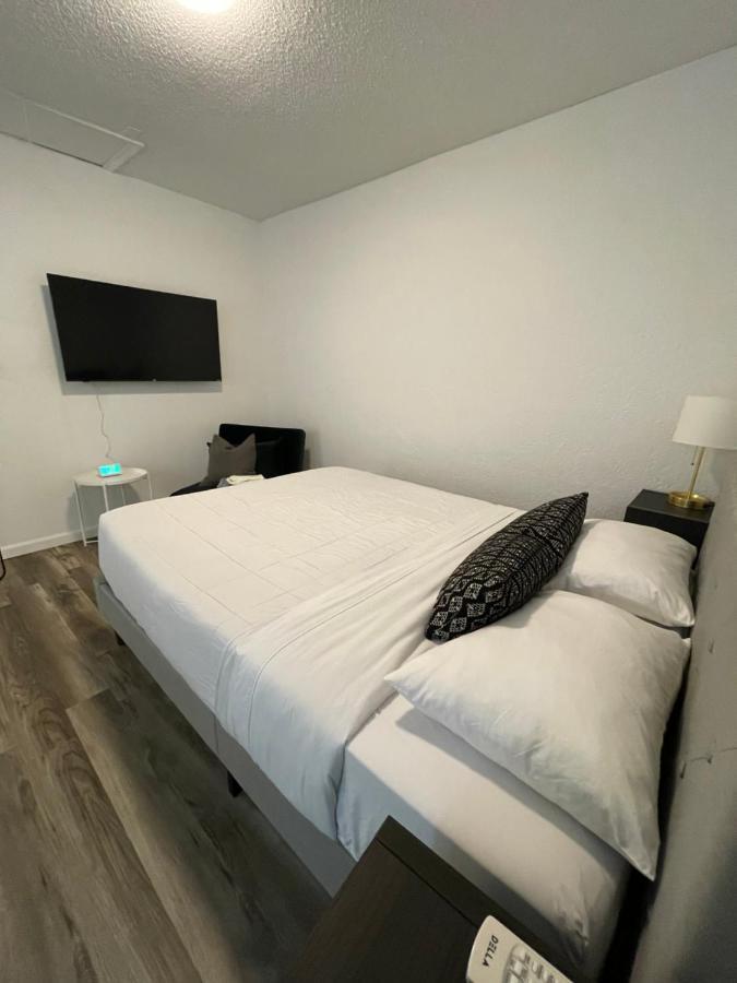 Weeki Wachee Guest Suite Спринг Хил Екстериор снимка