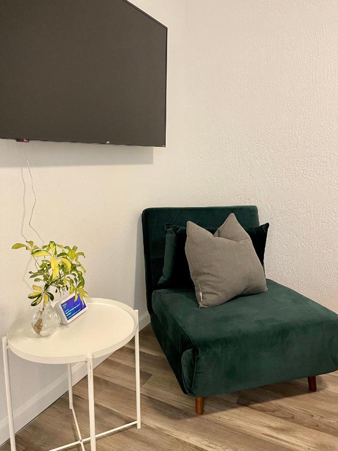 Weeki Wachee Guest Suite Спринг Хил Екстериор снимка